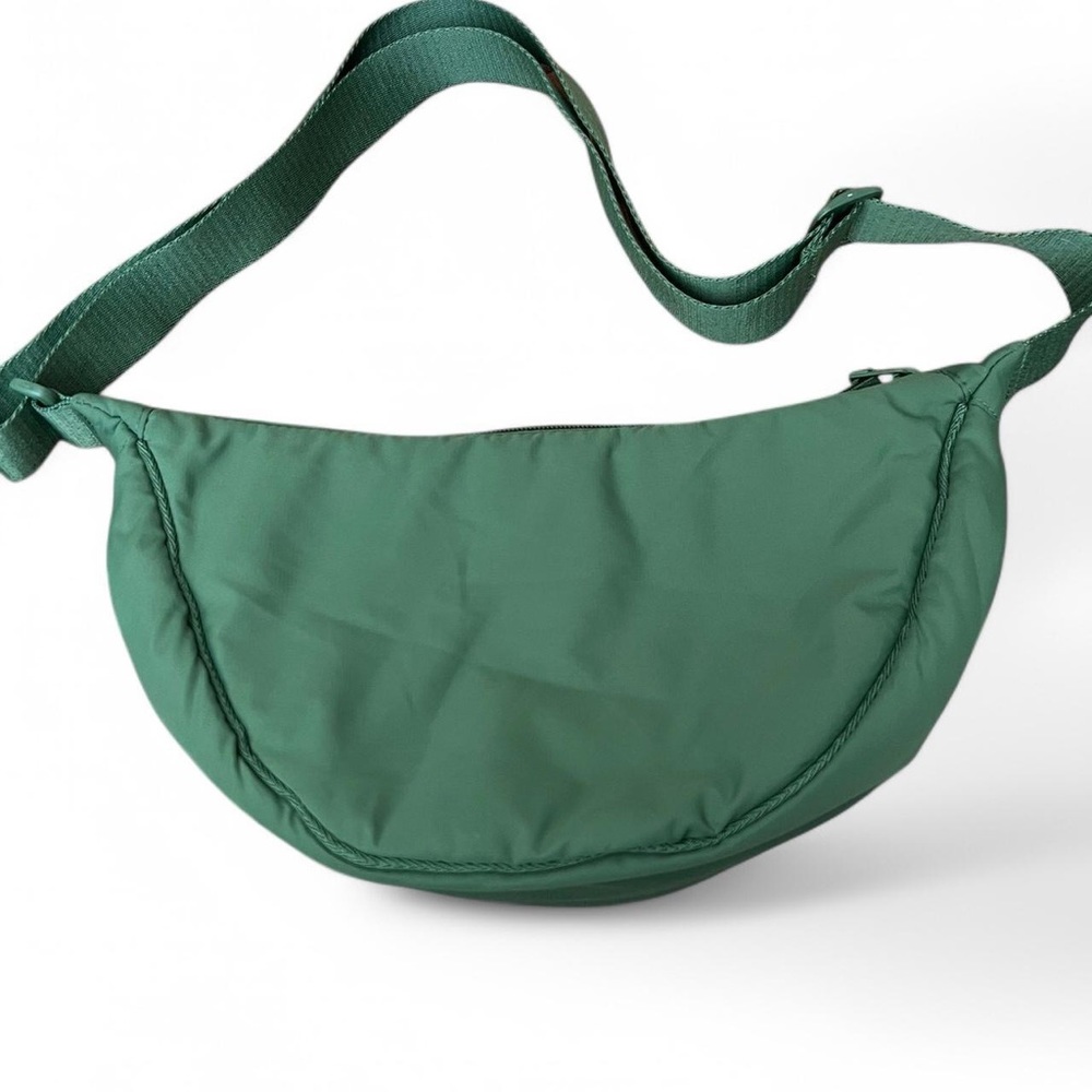 Uniqlo crescent purse